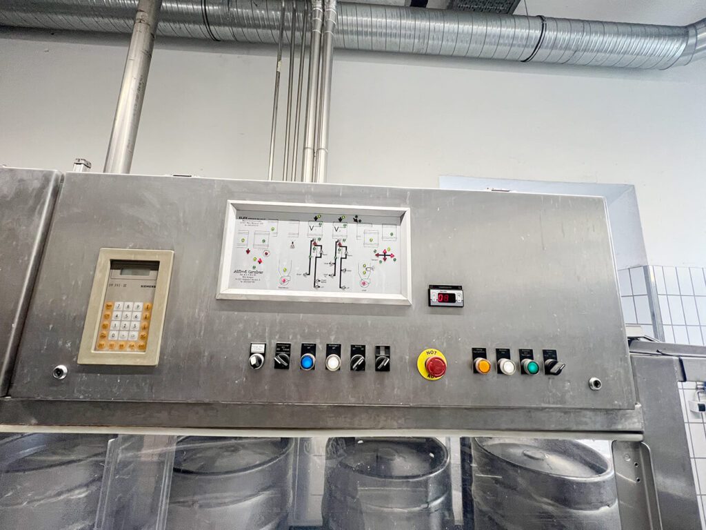 keg-gruber-produkte-gebrauchtmaschinen-gebrauchte-vollautomatische-Keg-Anlage-02-Aussen-Vorreiniger